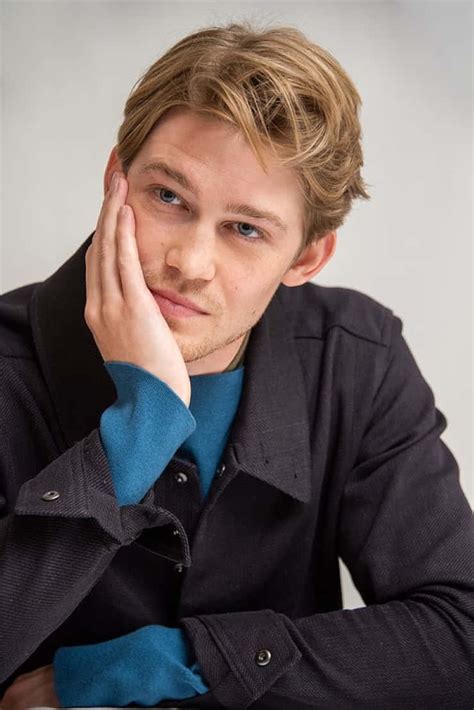 english actor joe alwyn